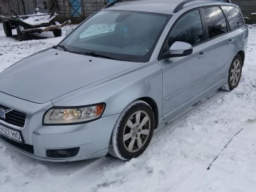 Авто Volvo V50 2010 № 7456372