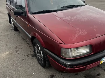 Авто Volkswagen Passat Variant 1992 № 7457626