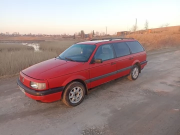 Авто Volkswagen Passat Sedan 1989 № 7463311