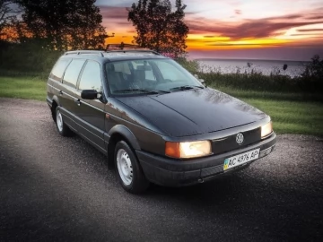 Авто Volkswagen Passat Hatchback 1992 № 7467050