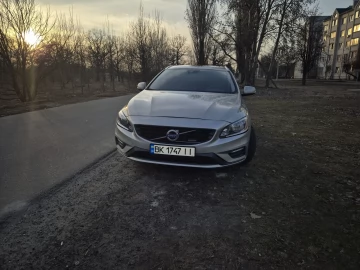 Авто Volvo V60 2016 № 7484529