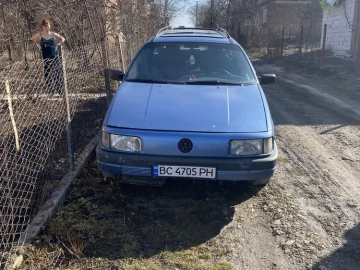 Авто Volkswagen Passat Hatchback 1993 № 7485100