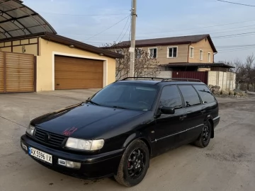 Авто Volkswagen Passat Hatchback 1994 № 7493881