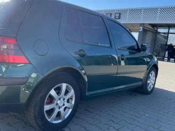Авто Volkswagen Golf 2000 № 7498383