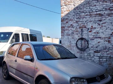 Авто Volkswagen Golf 2000 № 7936368