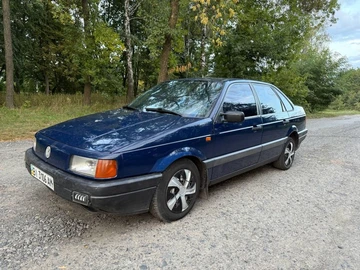 Авто Volkswagen Passat Sedan 1993 № 7936613