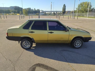 Авто ВАЗ 21099 1998 № 7937205