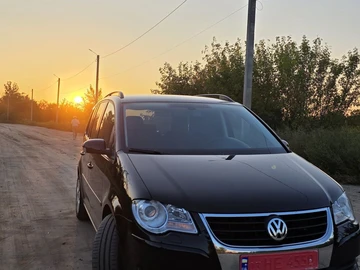 Авто Volkswagen Touran 2009 № 7937997