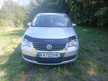 Авто Volkswagen Touran 2010 № 7938432