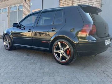 Авто Volkswagen Golf 1999 № 7938823