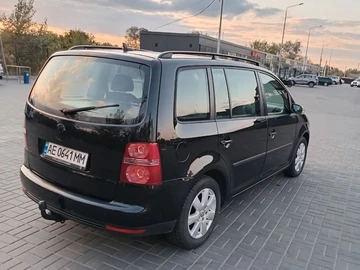 Авто Volkswagen Touran 2007 № 7939525