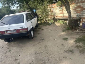 Авто ВАЗ 2109 1992 № 7939580
