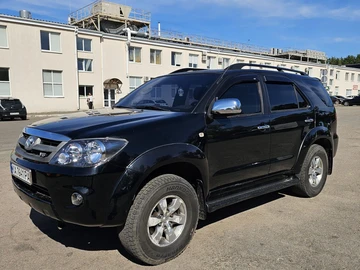 Авто Toyota Fortuner 2005 № 7940143