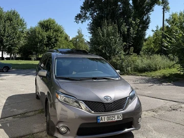 Авто Toyota Sienna 2017 № 7940247