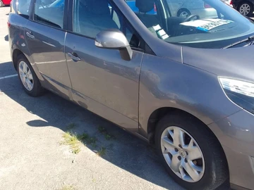 Авто Renault 4 2011 № 7940983