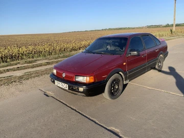 Авто Volkswagen Passat Sedan 1990 № 7941030