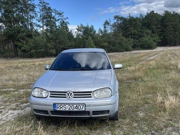 Авто Volkswagen Golf 2000 № 7941548