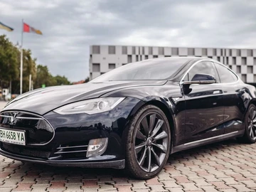 Авто Tesla Model S 2013 № 7941847