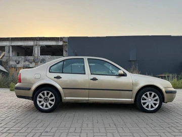 Авто Volkswagen Golf 2000 № 7942834
