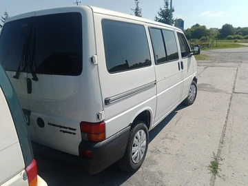 Авто Volkswagen Transporter 2000 № 7943821