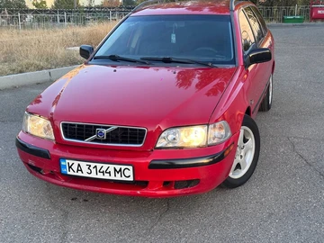 Авто Volvo V40 Kombi 2002 № 7944591