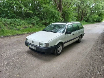 Авто Volkswagen Passat Variant 1990 № 7945204