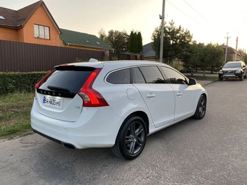 Авто Volvo V60 2015 № 7946649