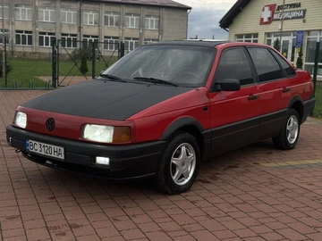 Авто Volkswagen Passat Sedan 1989 № 7949141