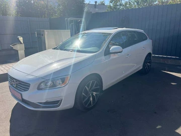 Авто Volvo V60 2015 № 7950398