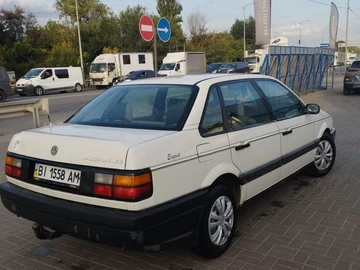 Авто Volkswagen Passat Sedan 1990 № 7951136
