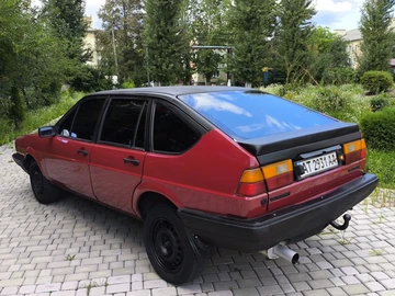 Авто Volkswagen Passat Hatchback 1986 № 7951185