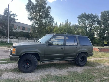 Авто Ford Explorer 2004 № 7951250