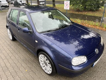 Авто Volkswagen Golf 2000 № 7951614