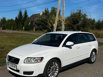 Авто Volvo V50 2010 № 7951616