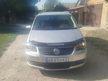 Авто Volkswagen Touran 2010 № 7953202