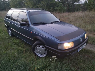 Авто Volkswagen Passat Variant 1993 № 7953868