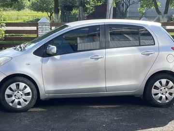 Авто Toyota Yaris 2007 № 7954509