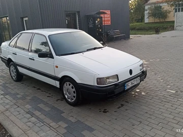 Авто Volkswagen Passat Sedan 1992 № 7954888