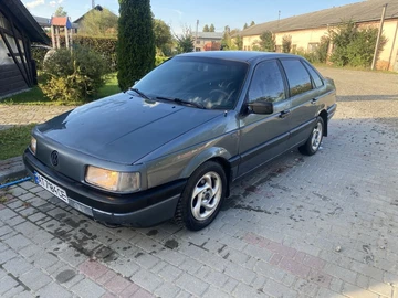 Авто Volkswagen Passat Sedan 1989 № 7957184