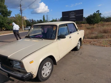Авто ВАЗ 2107 1990 № 7957780
