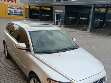 Авто Volvo V50 2009 № 7959108