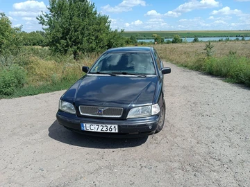 Авто Volvo V40 Kombi 1999 № 7959646