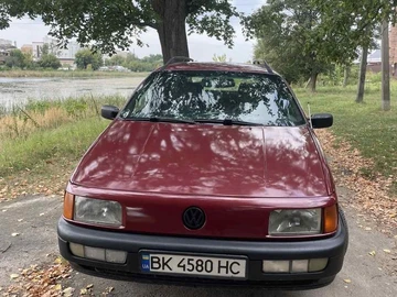 Авто Volkswagen Passat Variant 1989 № 7962009