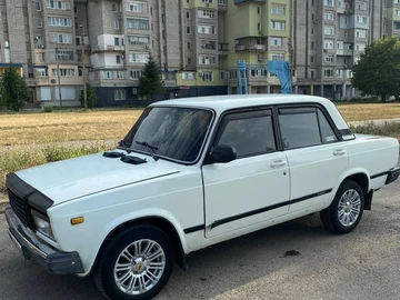 Авто ВАЗ 2107 1992 № 7962040