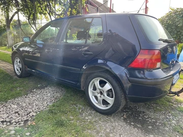 Авто Volkswagen Golf 2000 № 7962360