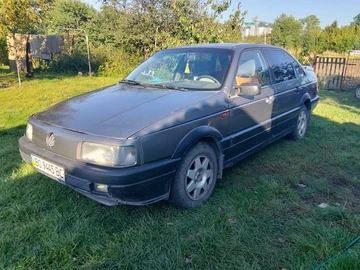 Авто Volkswagen Passat Sedan 1992 № 7964373