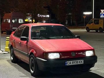 Авто Volkswagen Passat Sedan 1992 № 7965262