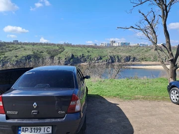 Авто Renault Clio 2000 № 7966337
