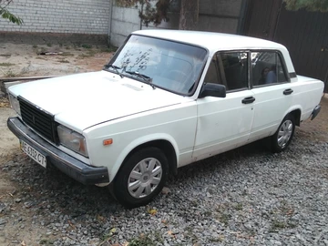 Авто ВАЗ 2107 1992 № 7968921