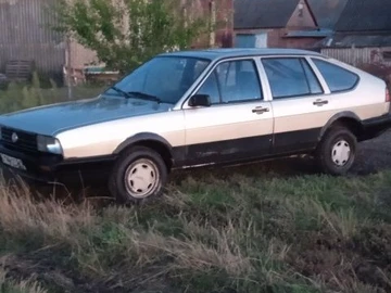 Авто Volkswagen Passat Hatchback 1987 № 7970239